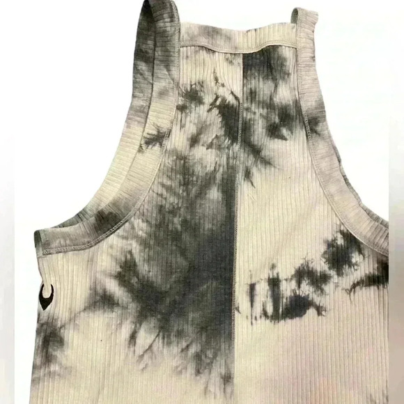 FANG Tank - Picture 5 of 6